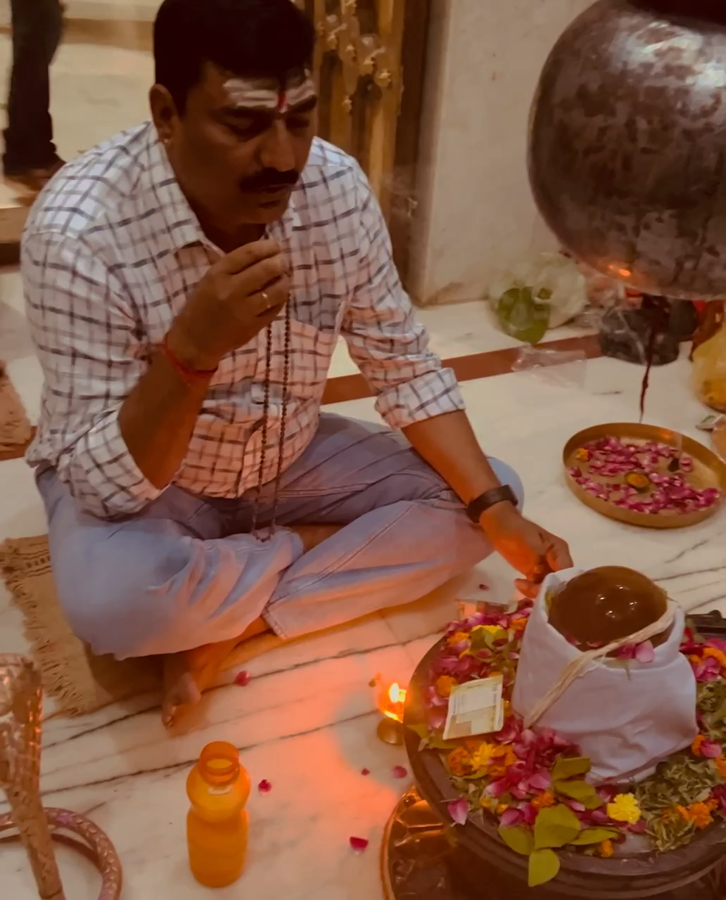 बाबा भोलेनाथ का दर्शन पूजन करते हुए
#सावन_बृहस्पतिवार
#ॐ_नमः_शिवाय
#harharmahadev