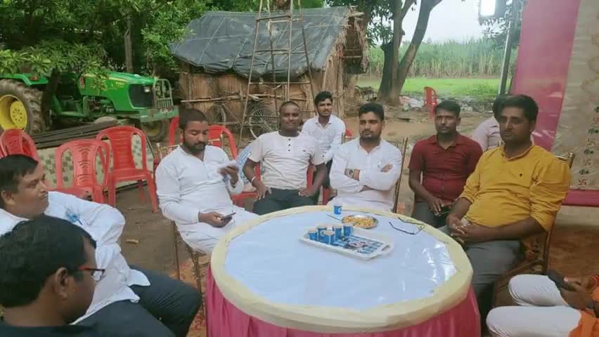 महादेवा विधानसभा क्षेत्र के नचना में श्री पवन कुमार विश्वकर्मा जी के यहां आयोजित ब्रह्मभोज के कार्यक्रम में शामिल होकर श्रद्धा सुमन अर्पित किया ।

                      आपका #जितेन्द्र_यादव
                           जिला सचिव