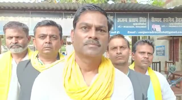 आज जनपद हरदोई के विधानसभा गोपामाऊ ग्रामसभा अलीनगर के मजरा सर्गापुर के मासिक बैठक संपन्न हुई जिसमें राष्ट्रीय प्रवक्ता #SunilArkvanshi जी, ने कहा,
निकाय एवं लोकसभा चुनावी मैदान तैयार करने में जुटी #सुभासपा