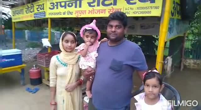 जींद: मां बेटी ने एक साथ जन्मदिन मनाकर पेश की मानवता की मिशाल , सैंकड़ों जरूरत मंद लोगों को भोजन खिलाया #अपनारोटीरथ #जींद