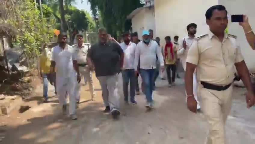 जहरीली शराब से मृत परिजनों से मुलाकात किये जाप सुप्रिमो #pappuyadavjapl // #shoukatazmi
#shoukatazmi