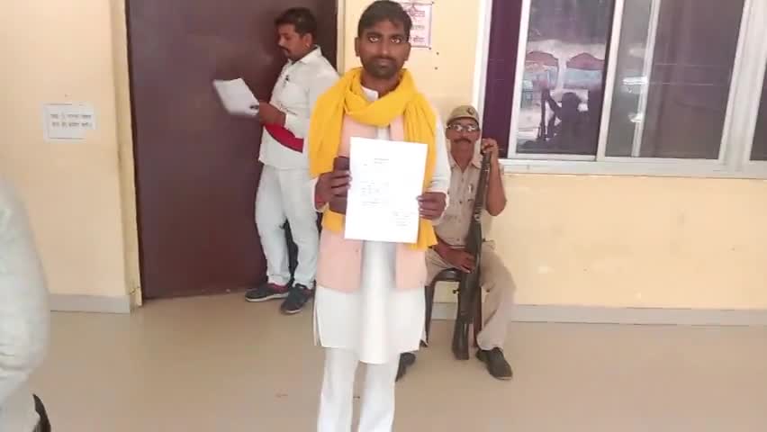बबेरू# क्षेत्र के गांवों में #आकस्मिक निधनों की सूचना पर पहुंचा तो विद्युत की #गम्भीरसमस्या  किसानों ने बताई हम #तत्काल
