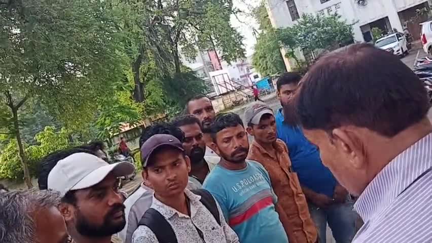 #अमरवाड़ा@ डिवीजन के बिजली विभाग के आउटसोर्स कर्मचारियों ने अपनी समस्या को लेकर कलेक्टेड कार्यालय में ज्ञापन सौंपा