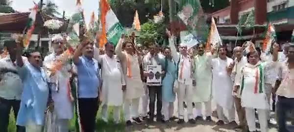 लखीसराय: #महंगाई, #बेरोजगारी, #अग्नीपथ योजना, आवश्यक वस्तुओं पर #जीएसटी के विरुद्ध ,
प्रदेशाध्यक्ष Dr.Madan Mohan Jha  जी के निर्
