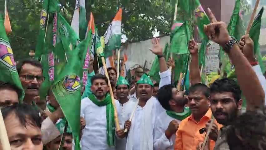 आज जहानाबाद महागठबंधन के  एवं विधायक #सुदय_यादव के नेतृत्व में #प्रतिरोध मार्च में #शामिल हुआ!!