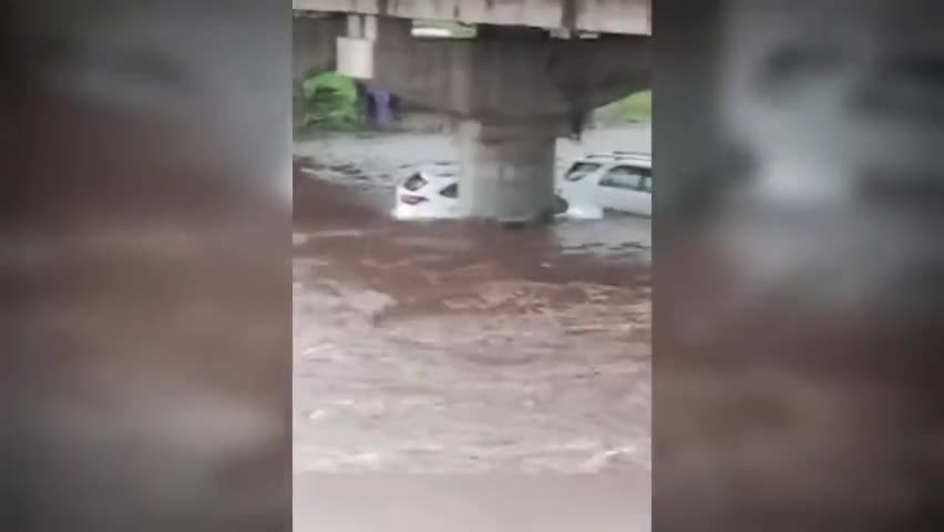 अचानक आई बाढ़, बह गईं 13 लग्जरी कारें।
#flood #बारिश #rescue #AmarJaiHind #newsupdate #like #india #मॉनसून #aapka_khabri