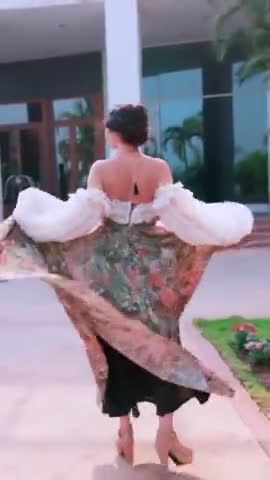 शहनाज़ गिल ने अपनी अदाओं से बढ़ाया इंटरनेट का पारा, सोशल मीडिया पर छाया वीडियो
.
.
.
#shehnaazgill #bollywood