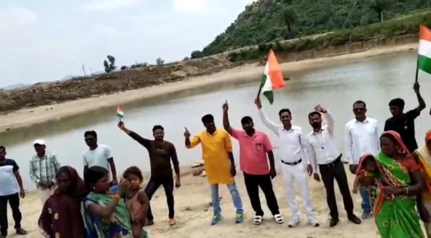इमामगंज: मनरेगा अमृत सरोवर के तहत तालाब के चल रहे जीर्णोद्धार स्थल पर राष्ट्रीय ध्वज के साथ लगाए नारे
#भक्ति