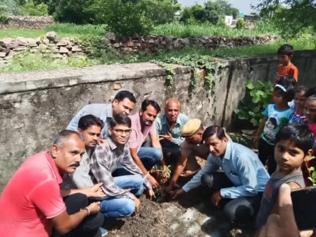 *राजकीय उच्च प्राथमिक विद्यालय गांवड़ी में जन्मदिन के अवसर पर वृक्ष रोपण किया गया*।
#birthanniversery #enjoying