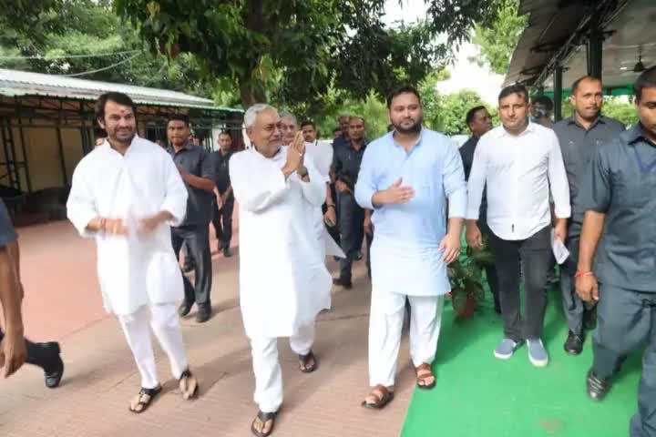 नीतीश कुमार राज्यपाल को इस्तीफा सौंपने के पश्चात अपने नए सहयोगी राजद के प्रमुख नेताओं से मुलाकात किए
#Bihar #jdu4bihar