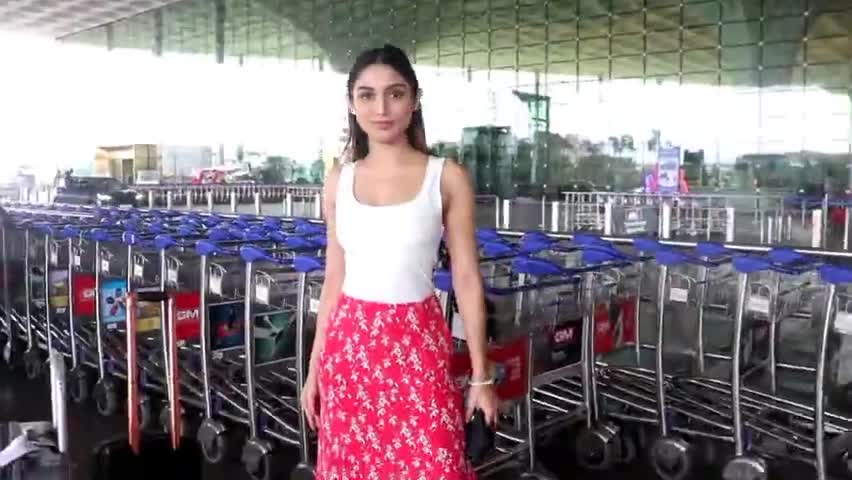 EXCLUSIVE : Actress Donal Bisht spotted at Airport  watch Latest Video
.
.
.
#EXCLUSIVEVIDEO #LatestVideo