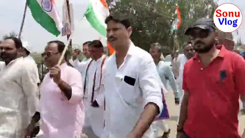 Karera - महंगाई और बेरोज़गारी के खिलाफ कांग्रेस ने अनाज मंडी करेरा से निकाली पद यात्रा #CongressParty #SonuVlog