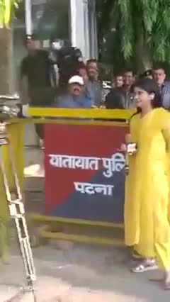 #गोदी_मीडिया  के साथ य़ह तो होना ही है, आज हो या कुछ दिन बाद ?

क्योंकि जब #मीडिया, #गोदी_मीडिया बन कर #आम_जनता की #समस्याओं से मुंह मोड़ सिर्फ #सत्ता की #चरण_चटाई में मस्त हो !