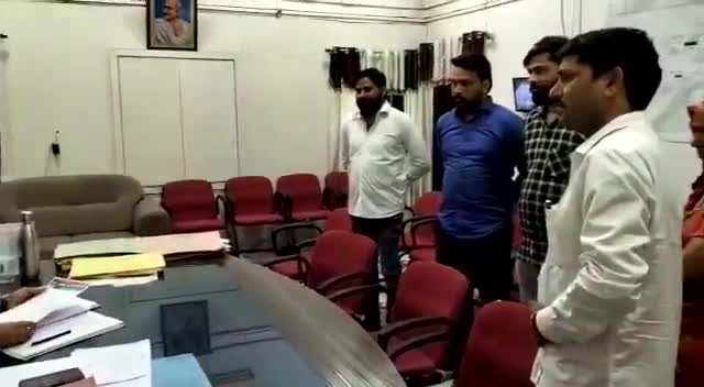 राष्ट्रीय जन समर्थन पार्टी के कार्यकर्ताओं ने पूर्वी राजस्थान नहर परियोजना को राष्ट्रीय परियोजना घोषित करवाने हेतु मुख्यमंत्री के नाम ज्ञापन सौंपा।
#राष्ट्रीय_जन_समर्थन_पार्टी
#राजस्थान #rajasthan
#IRCP #RJSP #इआरसीपी