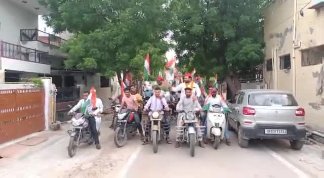 आगरा: आगरा समाजवादी पार्टी पार्षद दल के नेता राहुल चौधरी ने निकाली वार्ड 41 में तिरंगा यात्रा
#तिरंगा_यात्रा