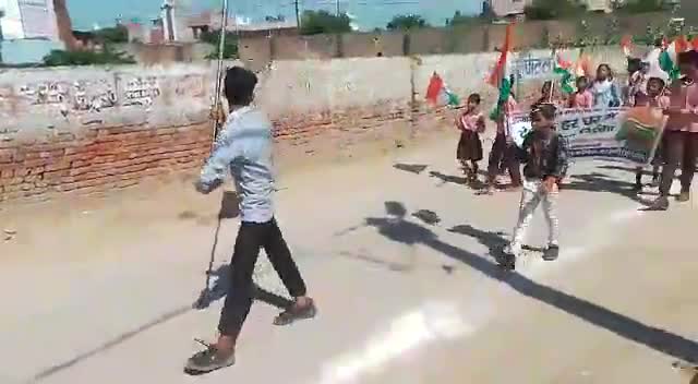 सासनी: #सासनी विद्यापीट इंटर कॉलेज सासनी हाथरस में निकली गई तिरंगा रेली और नारे लगाए हर हर तिरंगा घर घर तिरंगा
#सासनी