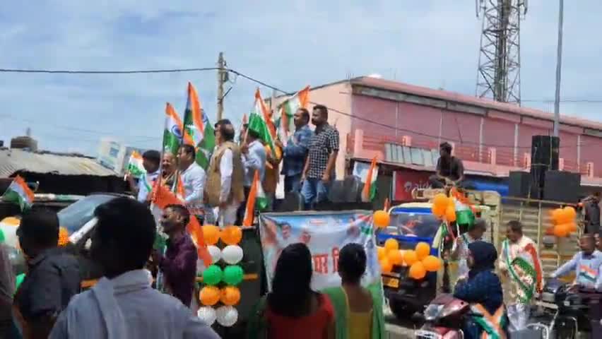 Paliya vidhayak Romi Sahni Ne nikaali Primary School ke bacchon ke sath mein Tiranga raili #tiranga #paliakalan