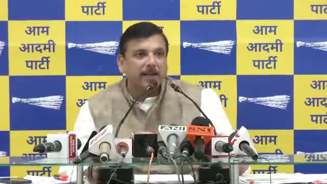 जब Kejriwal जी फ़्री बिजली-पानी-शिक्षा देते हैं तो आप मुफ़्त की रेवड़ी बोल उसी जनता को अपमानित करते हैं #sanjaysinghaap