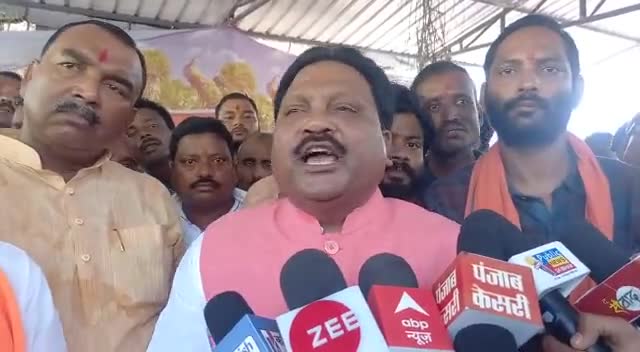 आपके विश्वासघात का परिणाम आपको जनता जरूर देगी, आपकी इस "भूल" को बिहार की जनता हमेशा याद रखेगी।
मुख्यमंत्री नीतीश कुमार जी, जनादेश का अपमान नहीं सहेगी बिहार की जनता अररिया में आयोजित महाधरना कार्यक्रम में शामिल हुआ।#महाधरना #नीतीशमुक्तबिहार