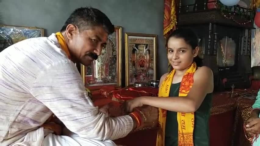 मेरा परम सौभाग्य #लक्ष्मी #सरस्वती #शक्ति स्वरूप में हजारों #बहनों ने मुझे #रक्षा #सूत्र बांधे !