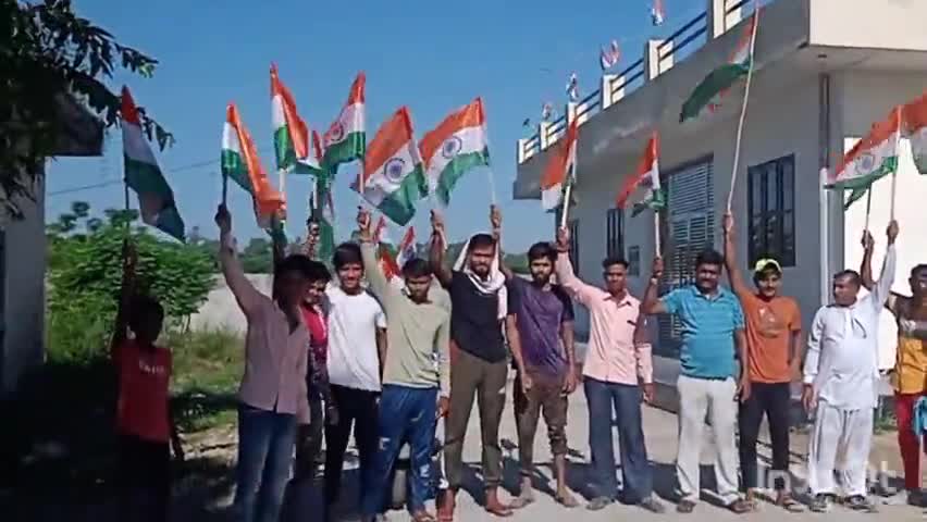 करनाल: वार्ड नंबर 6 के MC जिला करनाल गांव गांव जाकर हर घर तिरंगा अमृत महोत्सव मना रहे हैं#newsvideo  #indian_army #