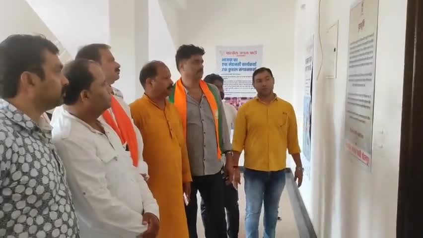 #विभाजन_विभीषिका  दर्शाती हुई  #प्रदर्शनी का अवलोकन करते जिलाअध्यक्ष #भाजपा एवं अन्य पदाधिकारी