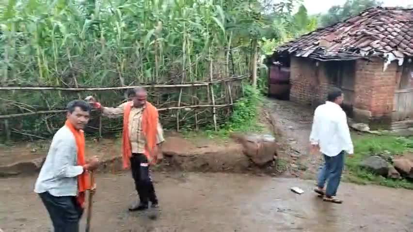 मंडला: आज ग्राम पंचायत गुरारखेड़ा के पोषक ग्राम मुंगली में तिरंगा रैली निकाली गई #india #tirnga