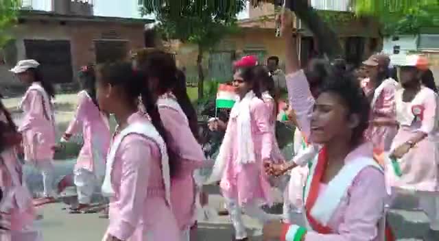 कसिया: सखवनिया महात्मा गांधी इण्टर कॉलेज
से निकाली गई तिरंगा रैली #आदित्य nath #rajgurujayanti #expressnewsmirzapur #hodalnews