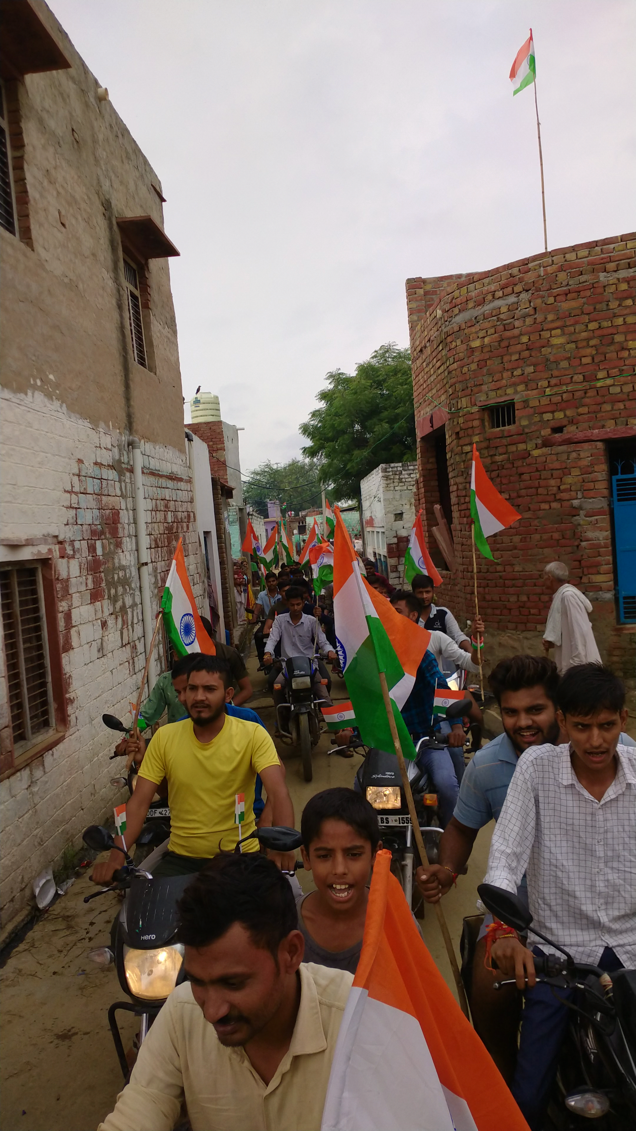 रूपवास: #नयागांव #रूपबास में तिरंगा  बाइक रैली निकाली गई।।,🇮🇳🇮🇳🇮🇳🇮🇳🇮🇳🇮🇳🇮🇳
#अमृत #महोत्सव