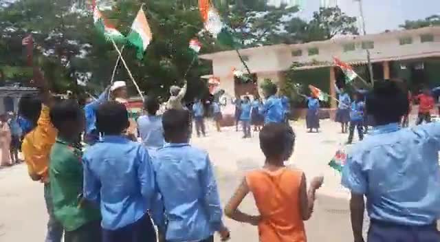 चकिया पिपरा: तिरंगा यात्रा (नारायण पकड़ी स्कूल) #public #viralvideo #motihari #trending_video #independence #bihar_tak #sach_tak