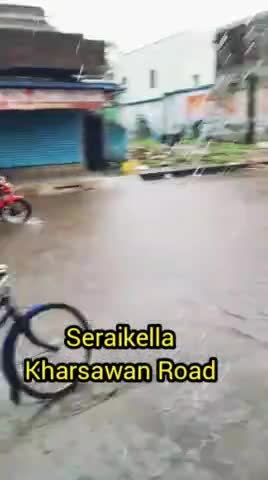 सरायकेला खरसावां रोड पर बना तलाब 
#Seraikella