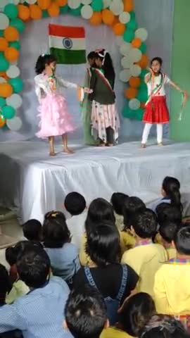 मवाना: #NEHRU PUBLIC SCHOOL
नेहरू पब्लिक स्कूल मवाना में स्वतंत्रता दिवस के अवसर पर देश भक्ति प्रोग्राम में पर फोन करते छात्राए