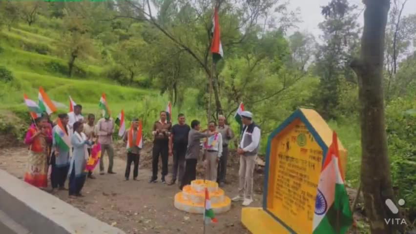 जालली: आजादी के 75वें वर्षगांठ पर जालली में किया गया अमृत सरोवर का उद्घाटन साथ ही किया गया झंडारोहण