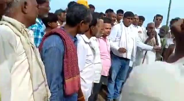 गांव बरौना में गंगा कटान के राहत कार्य में लगे मज़दूरों के साथ मनाया स्वतंत्रता दिवस। 

#IndependenceDay2022
#IndependenceDayIndia
#Kasganj #Patiyali #Barauna