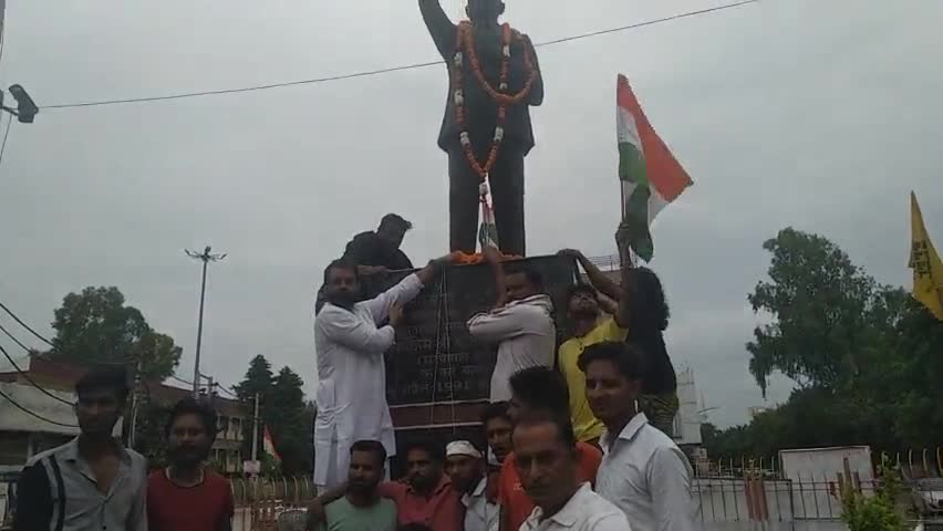 रोहतक: Ambedkar chowk pr uvaon ne lahraya tiranga #15 August
