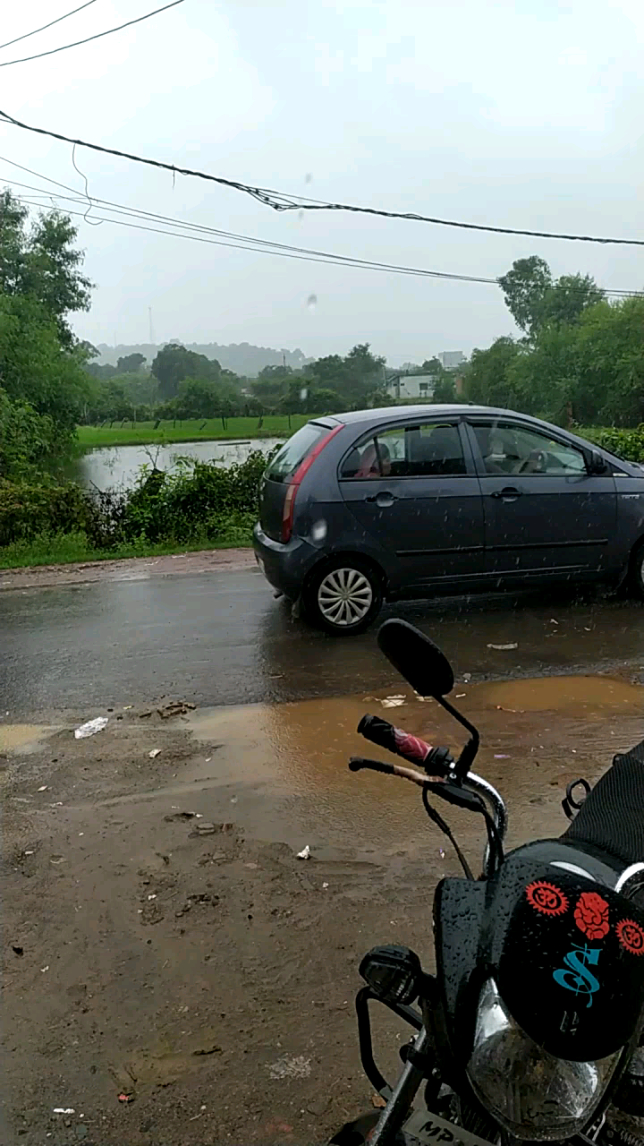 दमोह: #दमोह- दमोह जिले मे हुई मूसला धार बारिश लोगों को मिली गर्मी से राहत