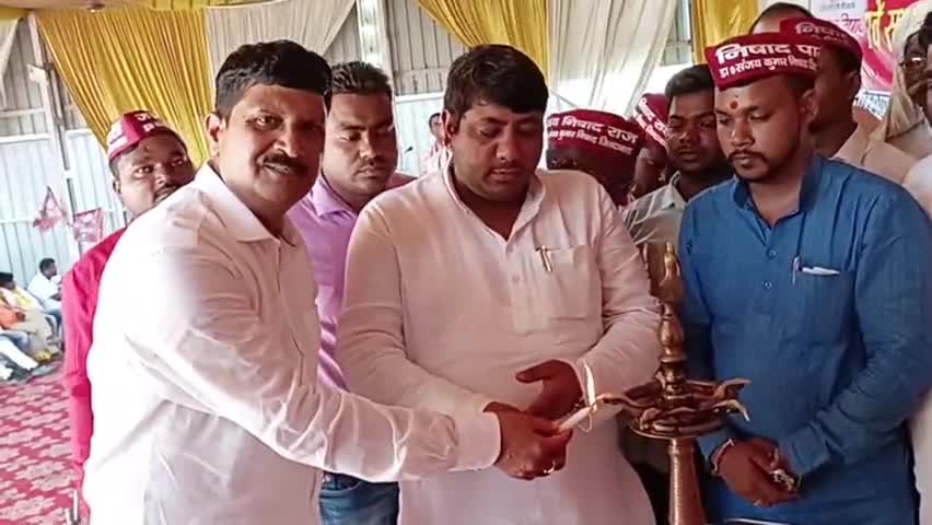 खलीलाबाद: #निषाद पार्टी के राष्ट्रीय अध्यक्ष डॉक्टर संजय निषाद के निर्देश पर निषाद पार्टी का मनाया गया 7 वां स्थापना दिवस