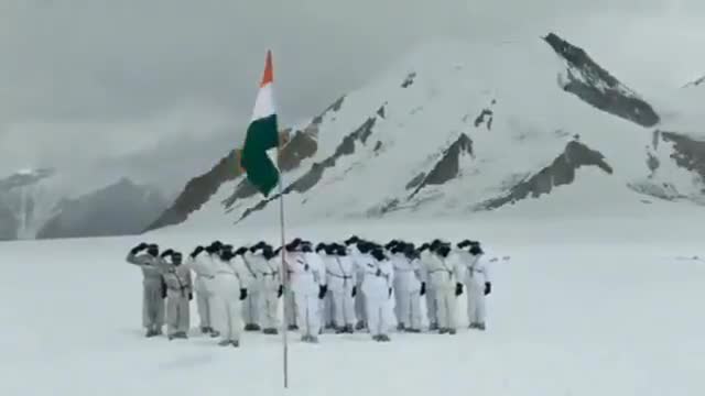 गौतम बुद्ध नगर: #Siyachin में भारतीय सेना ने #Tiranga फहराया और #राष्ट्रगान गाया। #JaiHind #IndianArmy #india #independenceday