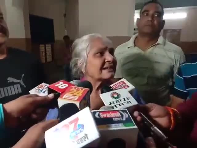#भाजपा भी #भूल गई #अटल_बिहारी_वाजपेई जी को #कांग्रेस ने दिया #सम्मान “कांग्रेस का #धन्यवाद ज़रूर करूंगी कि उनकी महापौर ने आज उनकी पुण्यतिथि पर आकर अटल जी का सम्मान रखा.  श्रीमती  कांति मिश्रा जी (अटल जी की भतीजी )