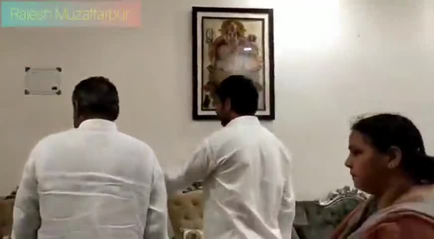 आदरणीय मुख्यमंत्री श्री नीतीश कुमार जी राष्ट्रीय अध्यक्ष परम आदरणीय श्री लालू प्रसाद जी से मिलने पहुँचे।💐

#बिहार #RjdBihar #Bihar #जेडीयू #पूर्णिया #सीमांचल #महागठबंधन