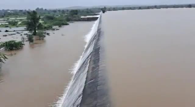 सिरोही जिले का सबसे बड़ा वेस्ट बनास बांध ओवरफ्लो हुआ आसपास के गांवों में खुशी का माहौल 💓 ##banasriver ##sirohi