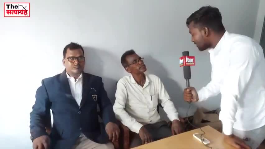पंचायत की जर्जर स्थिति पर पंचायत सेवक से पूछा सवाल तो... #jharnews #panchayat #corraption