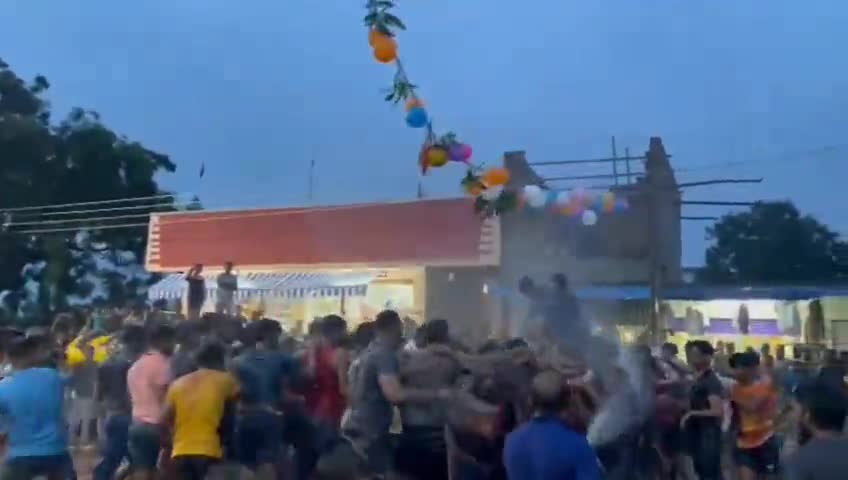 कोन्टा: कोण्टा के अटल चौक में धूमधाम से आयोजित हुआ कृष्ण जन्माष्टमी के अवसर पर मटकी फोड़ कार्यक्रम