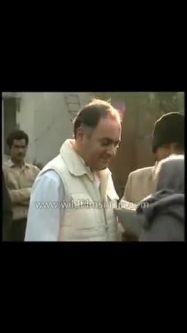 "सारा लहू बदन का ज़मीं को पिला दिया 
हम पर वतन का कर्ज था हमने चुका दिया"

#RajivEkSankalp