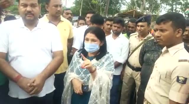 #अंचलाधिकारी(डेहरी) के साथ उग्र भीड़ को समझाते हुए