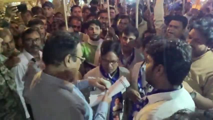 राजस्थान  की कांग्रेस सरकार के खिलाफ नारेबाजी राष्ट्रपति शासन की मांग दलित छात्र की हत्या को लेकर
#morenanews