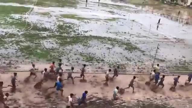 अग्निवीरों की अग्निपरीक्षा, भारी बारिश के चलते भर्ती रैली ग्राउंड में भरा पानी
#uttarakhand  #indianarmyday