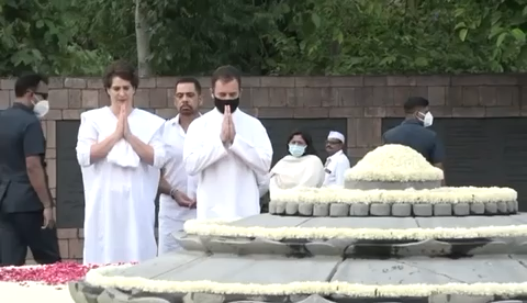 वीरभूमि पर अपने पिता, भारत रत्न स्व. राजीव गांधी जी को श्रद्धासुमन अर्पित करने पहुंचे श्री राहुल गांधी जी, श्रीमती प्रियंका गांधी जी।

राजीव गांधी अमर रहे...

#RajivEkSankalp