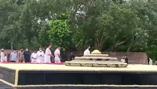 पूर्व प्रधानमंत्री राजीव गांधी की 78 वीं जयंती पर श्रद्धांजलि वीर भूमी पहुंचे राहुल गांधी और प्रियंका गांधी।
#rajivgandhi 
#rajiveksankalp