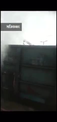 गाज़ियाबाद: मालगाड़ी के डब्बे में लगी आग पर फायर ब्रिगेड द्वारा पाया गया काबू #firefighters #uppolice #uttarpradeshराज्य